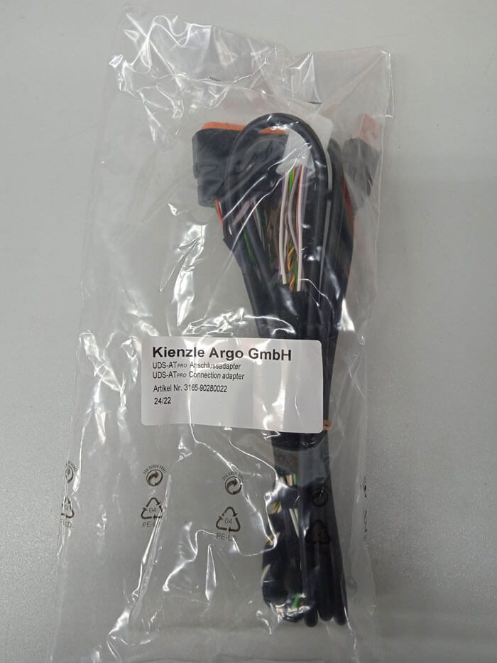 UDS-AT Pro Anschlussadapter mit Ausleseleitung in Verpackung
